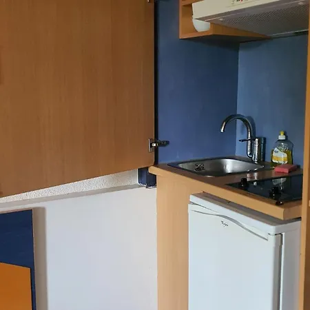 2 Pers A 50 M De La Fleury (Aude)