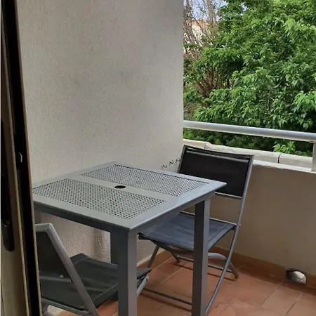 2 Pers A 50 M De La דירה *